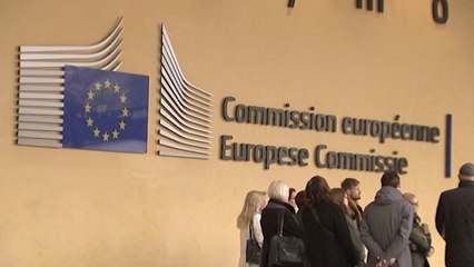 Ora News - Sondazhi i Komisionit Europian: 93% e shqiptarëve pro anëtarësimit në BE