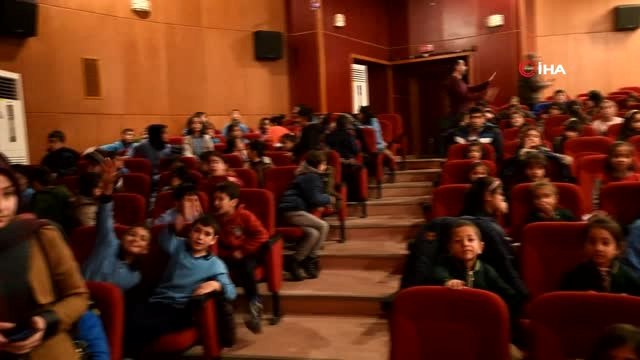 Öğrencilere Tiyatro Oyunuyla Birlik, Beraberlik ve Kardeşlik Duyguları Aşılanıyor