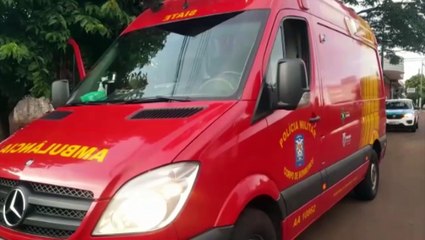 Homem cai de escada e tem ferimento na cabeça