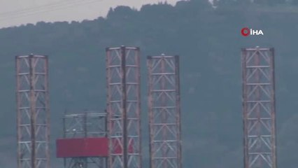 İstanbul Boğazı Dev Petrol Platformu Geçişi Nedeniyle Trafiğe Kapatıldı
