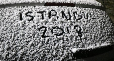 İstanbul'da Gece Saatlerinde Başlayan Kar Yağışı Ortaya Kartpostallık Manzaralar Çıkardı