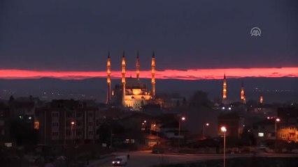 Kırmızının Onlarca Tonuyla Batan Güneş Hayran Bıraktı