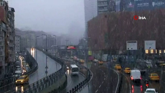 İstanbul Avrupa Yakasında kar yağışı etkili oluyor