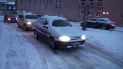 Kar Yağışı Sürücülere Zor Anlar Yaşattı