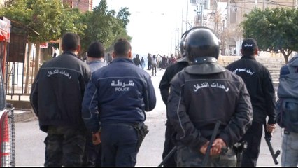 Tunisia: Protesters clash with police after journalist's death