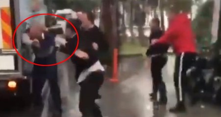 Güvenlik Görevlileri Aracını Hatalı Park Eden Yaşlı Adamı Tekme Tokat Dövdü