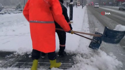 Yoğun kar yağışı Sivas'ı etkisi altına aldı