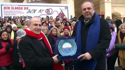 Kimsesiz çocuklar için 6 bin atkı ördüler