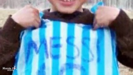 طفل يرتدي كيس يحمل إسم أشرف حكيمي تنال تعاطف المغاربة