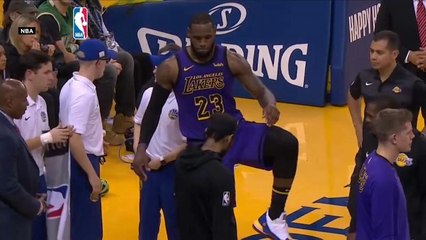 Nba: Los Angeles vince ma James si infortuna