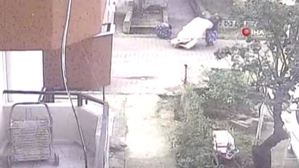 Manavgat'ta Kağıt Toplayıcı Kadınlar Rögar Kapağını Böyle Çaldı