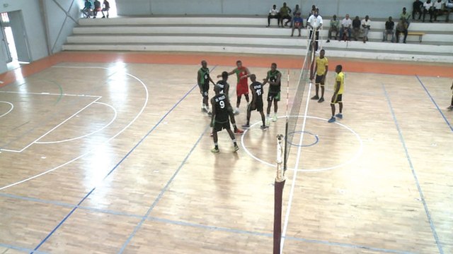 Volley-ball: Première journée du championnat, l'AS police ne se prive pas de montrer ses capacités.