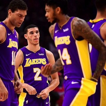 Without LeBron, Lakers trounce Warriors on Christmas Day