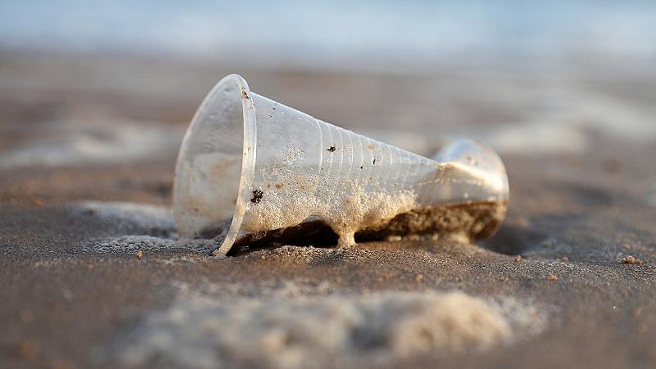 PLASTIK IM MEER