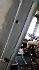 வாட்ஸ்அப் பார்த்துக் கொண்டே பஸ் ஓட்டிய டிரைவர்-வீடியோ