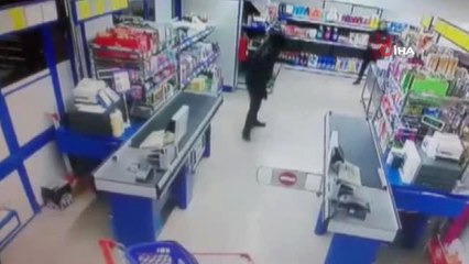 Kasiyere Ürün Okutturup Kasayı Açtırdılar, Bin 430 TL'yi Çalıp Böyle Kaçtılar