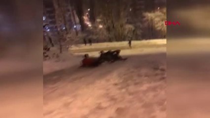 Ankara'da Karın Keyfini Kayarak Çıkarmaya Çalışan Genç Yokuştan Uçtu