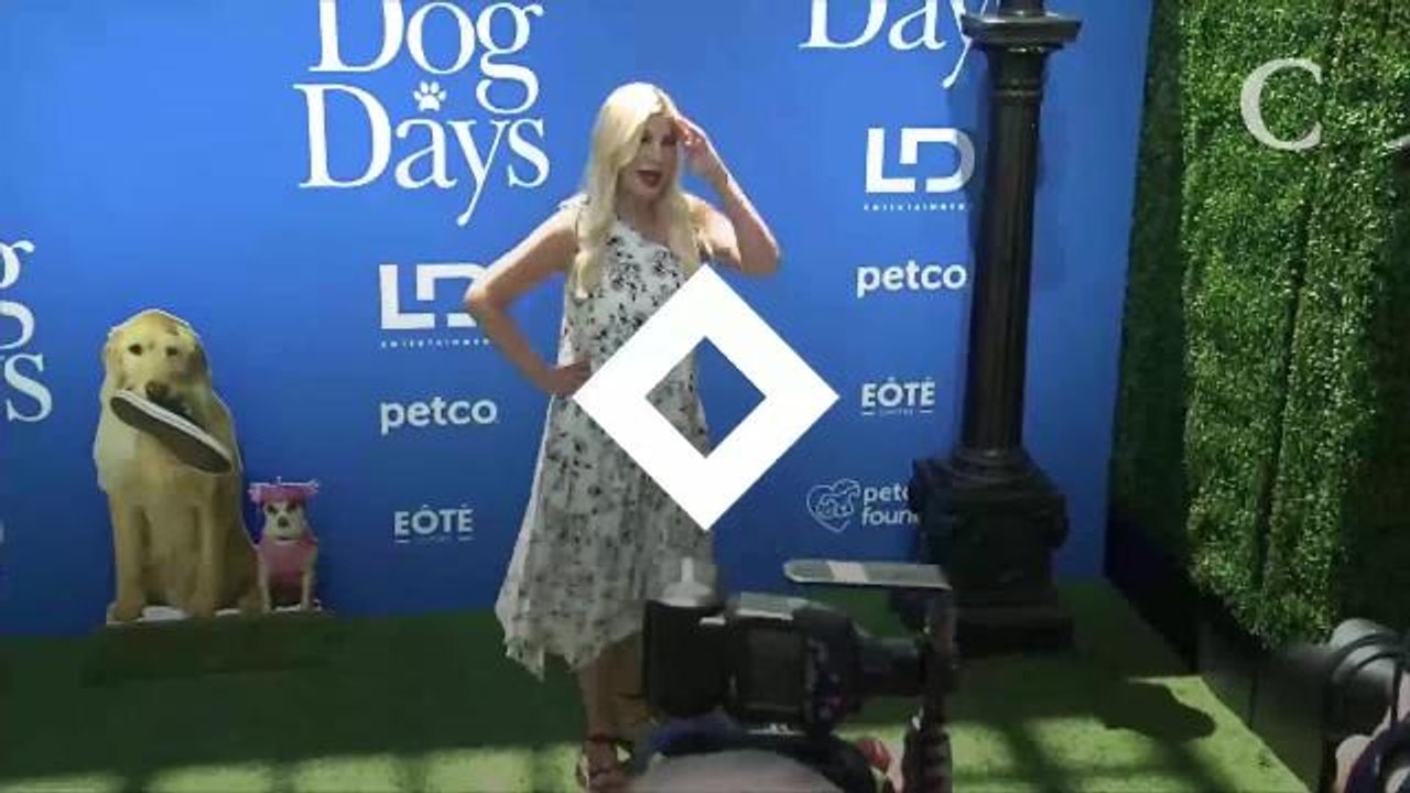 PHOTOS. Ornella Fleury, Louis Ducruet et sa chérie Marie Chevallier, Camille Combal... les people posent avec leurs pulls de Noël