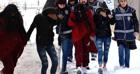 Eve Çağırdıkları Yaşlı Erkeklere Tuzak Kuran 2 Kadın ve Akrabaları Gözaltına Alındı