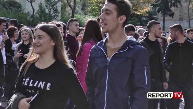Qeveria 12 vendime për 8 kërkesat/ Rama: Arsimim falas për studentët ekselentë dhe në nevojë