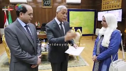 محافظ المنوفية يسلم شيكات تمويل مباشر لأصحاب المشروعات