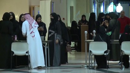 كيف تتعامل مع الأسئلة المحرجة التي يطرحها طفلك؟