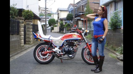 Avec les "Bosozoku" japonais, les gangs de femmes à moto