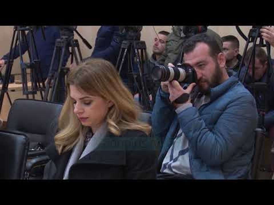Basha-Ramës: Po mashtron studentët me cikërrima - News, Lajme - Vizion Plus