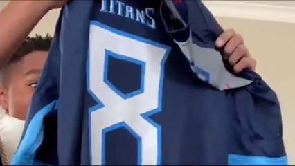 Nate surprises his two boys with Mariota, Watson jerseys