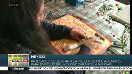 Video herunterladen: Familias mexicanas adornan sus hogares con nacimientos y piñatas