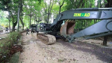 الأمطار الغزيرة تعرقل عمليات الإنقاذ في إندونيسيا