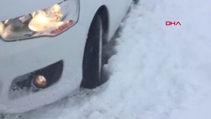 Erzincan Kızıldağ Geçidi'nde Vatandaşlar Araçlarıyla Mahsur Kaldı