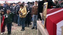 Iğdır şehidinin son yolculuğunda küçük çocuklardan duygulandıran hareket