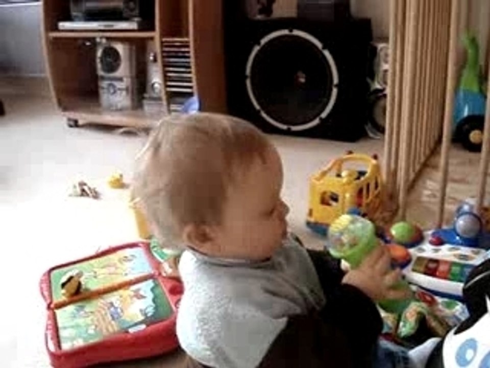 Ethan a quatre pattes