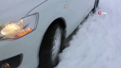 Erzincan’da kar ulaşımda aksamalara neden oldu