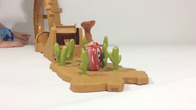 DISNEY PIXAR CARS 3 Willy's Butte Transforming Track Set Lightning McQueen - Unboxing Keith's