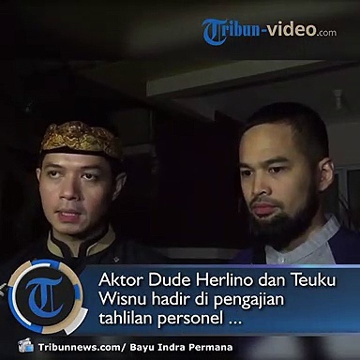 Dude Herlino dan Teuku Wisnu Hadiri Tahlilan Personil Band Seventeen