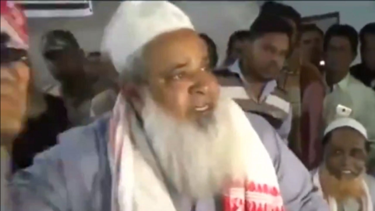 Badruddin Ajmal ने Reporter को बोला कुत्ता,सरेआम की बेइज्जती | वनइंडिया हिंदी