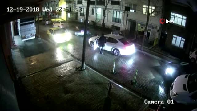 Şişli'de Taksiciyi Böyle Gasp Ettiler...o Anlar Kameraya Böyle Yansıdı