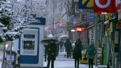 Yoğun Kar Yağışı Hayatı Olumsuz Etkiledi... Okullar 1 Gün Tatil Edildi