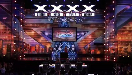 CRAZY MAGIC! Card Magician SHOCKS Tyra Banks on Stage!   America's Got Talent   Magicians Got Talent