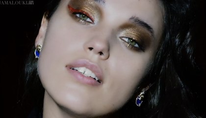 مكياج عيون برّاق مع آيلاينر ملوّن بواسطة مستحضرات مجموعة مكياج Collection Libre من Chanel