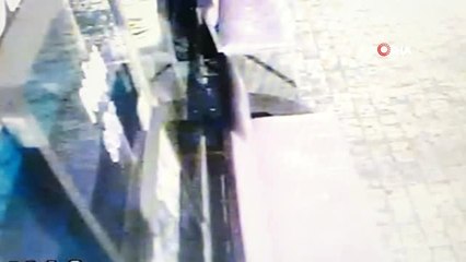 Çay Ocağında Yaşanan Hırsızlık Kamerada... Ne Bulduysa Çaldı, Çıkarken Camı da Kapadı