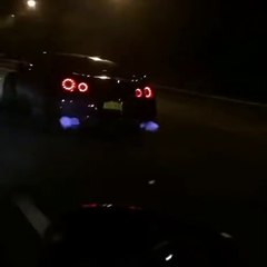 VÍDEO: Así echa fuego por las salidas de escape este Nissan GT-R R35