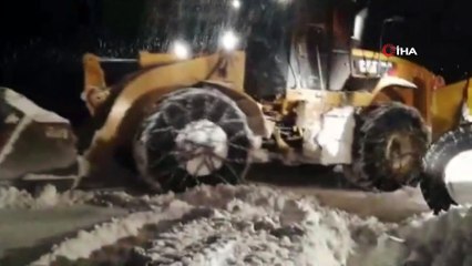 Erzican'da kar yağışı sonrası 283 köy yolu ulaşıma kapandı