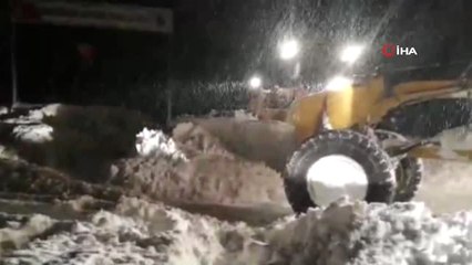 Erzican'da Kar Yağışı Sonrası 283 Köy Yolu Ulaşıma Kapandı
