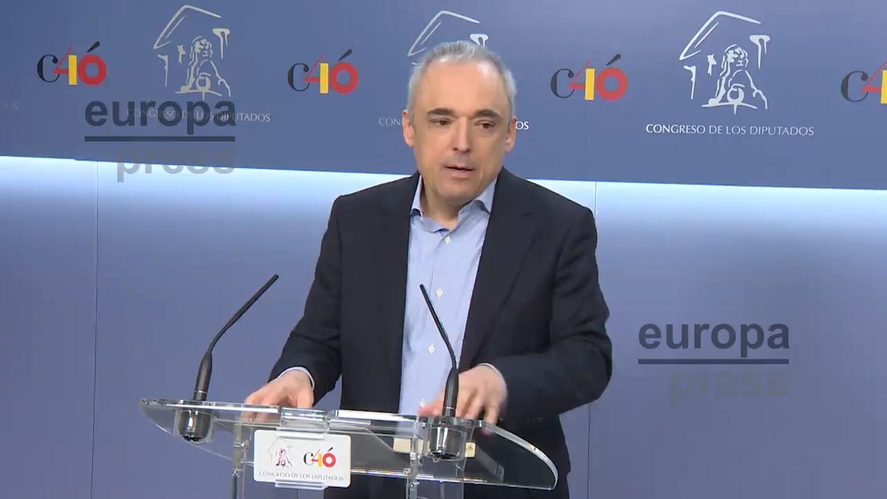 El PSOE acusa a PP, Cs y Vox de "traición a España".