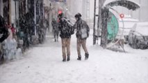 Yüksekova'da Yoğun Kar Yağışı Devam Ediyor