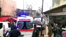 Adıyaman'da evin duvarı lokantanın çatısına yıkıldı: 2 yaralı