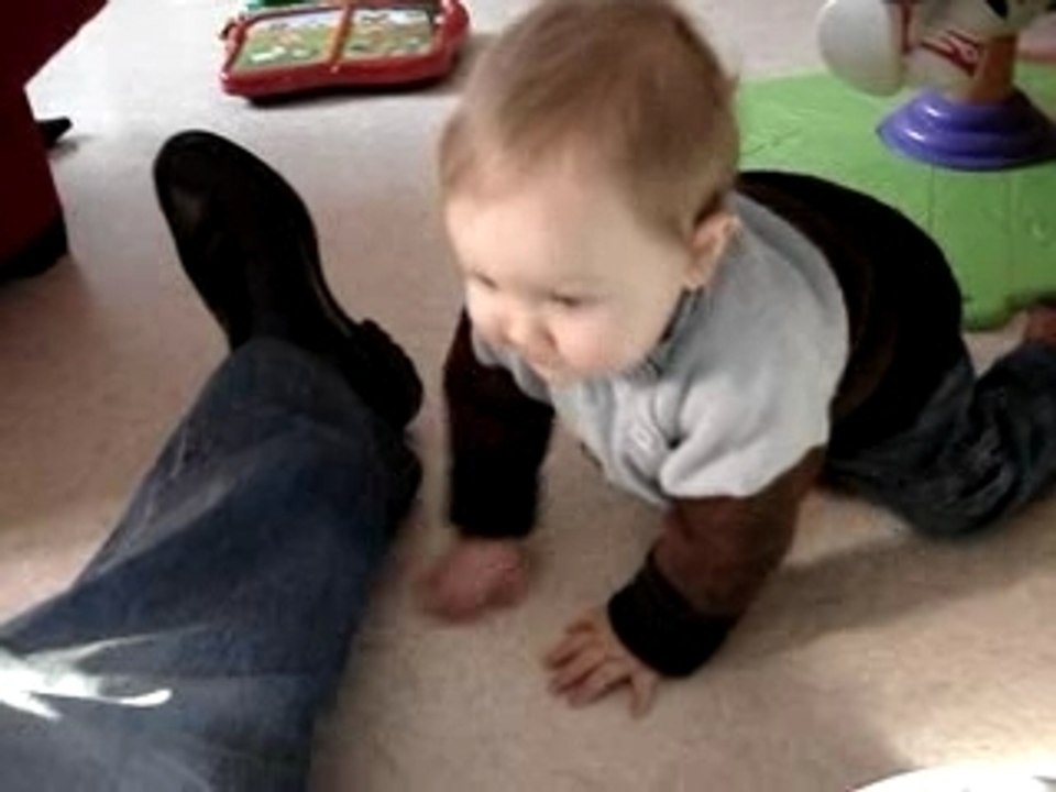 Ethan debout